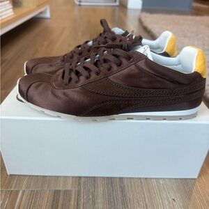 BRAND NEW Oncept Essex satin sneaker
